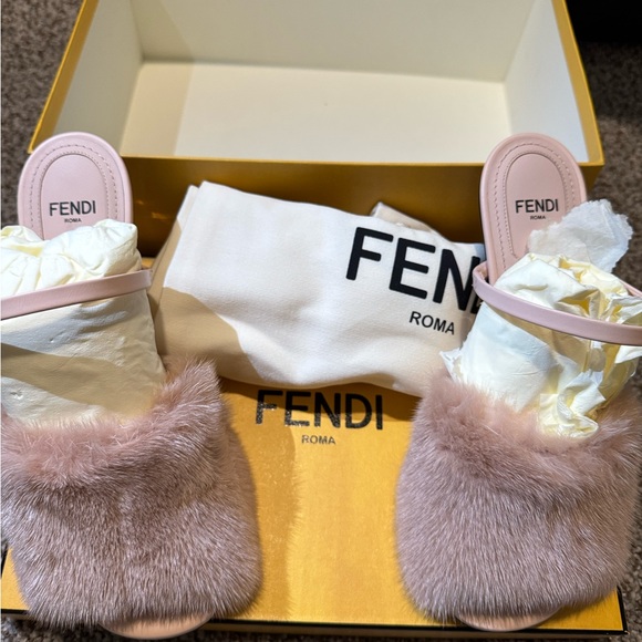Fendi women Leather mink fur mules & clogs Fendi Pink size 38 EU in Leather - Picture 8 of 14